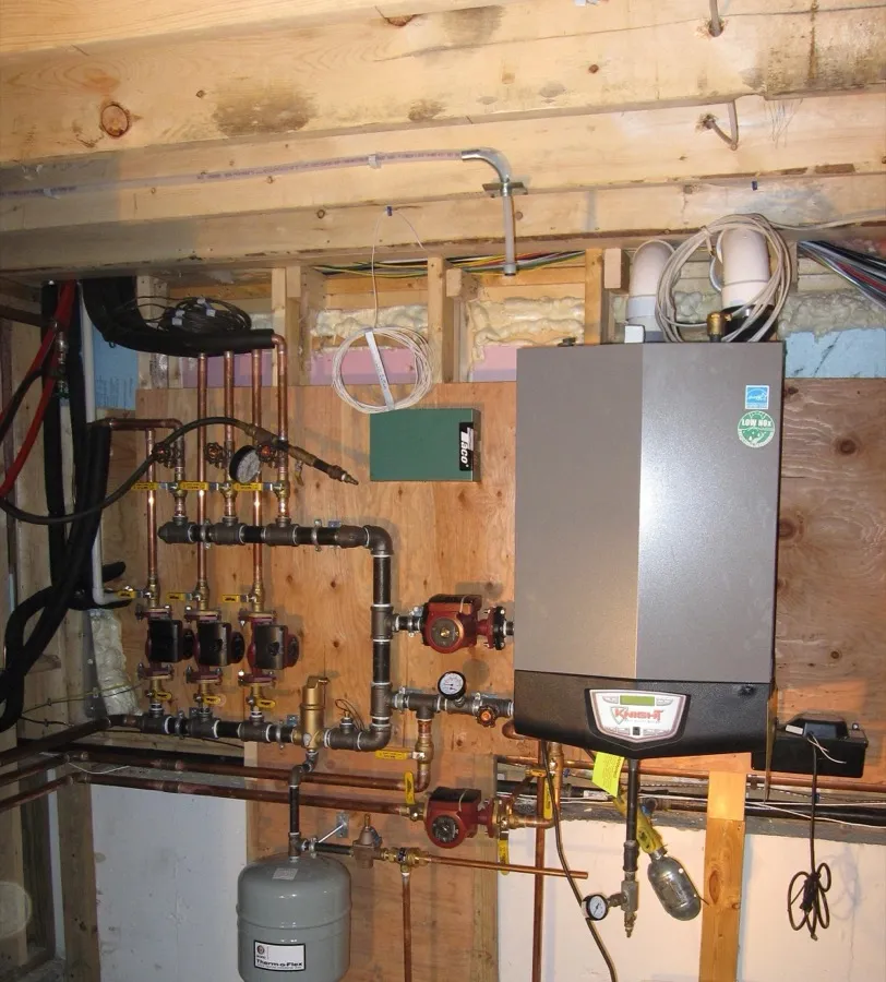 Wall-mounted high-efficiency gas boiler with indirect hot water tank
